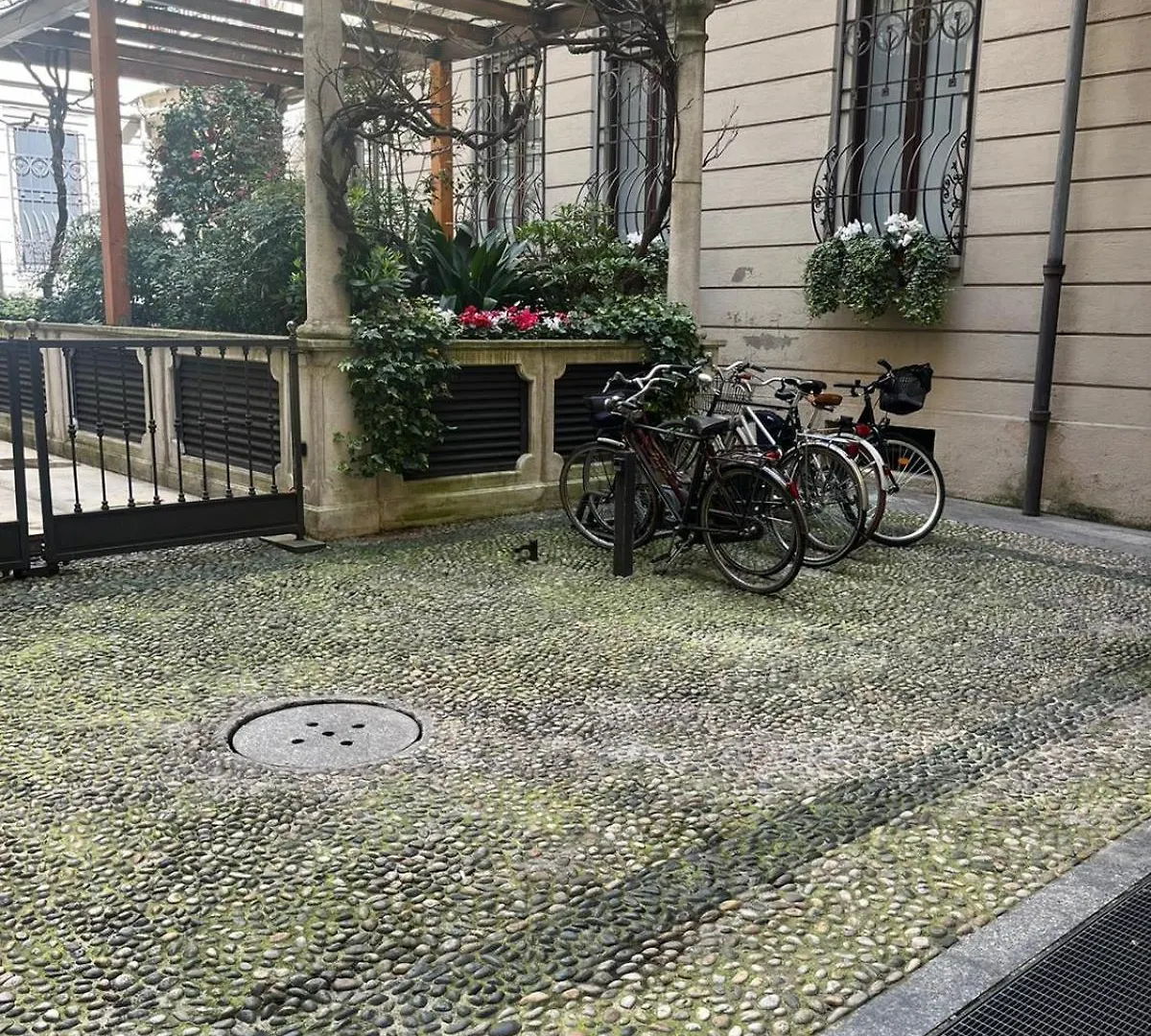 Giussano_22 Loft Daire Milano 0*,